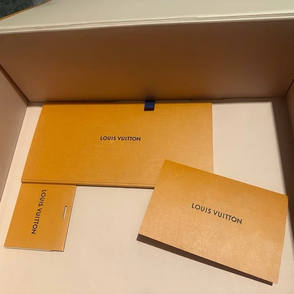 Louis Vuitton Favorite Bag: Currently listed on the website at $3350 (plus tax) - Picture 5 of 8